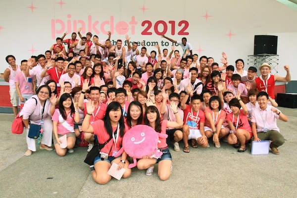 Read more about the article Behind the scenes at Pink Dot 2012